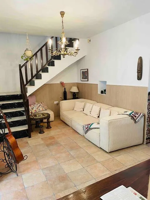 Nyaraló Charming 4 Bedroom Village Home With Patio Mijas